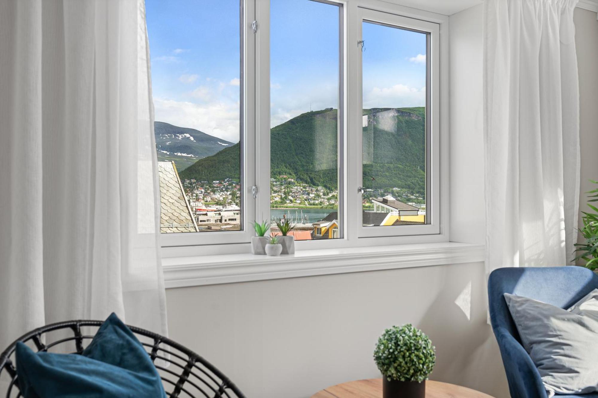 Arctic Homes - Historical Tromso House With View ภายนอก รูปภาพ