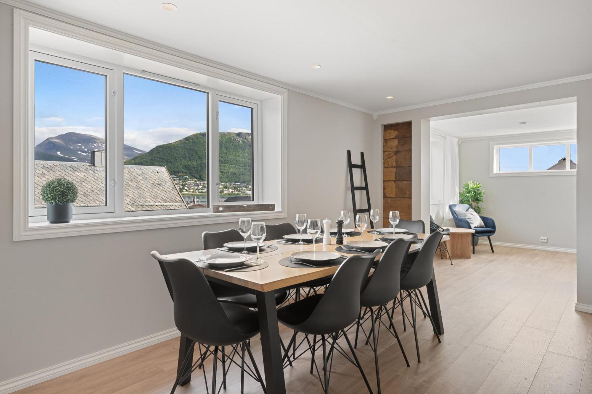 Arctic Homes - Historical Tromso House With View ภายนอก รูปภาพ