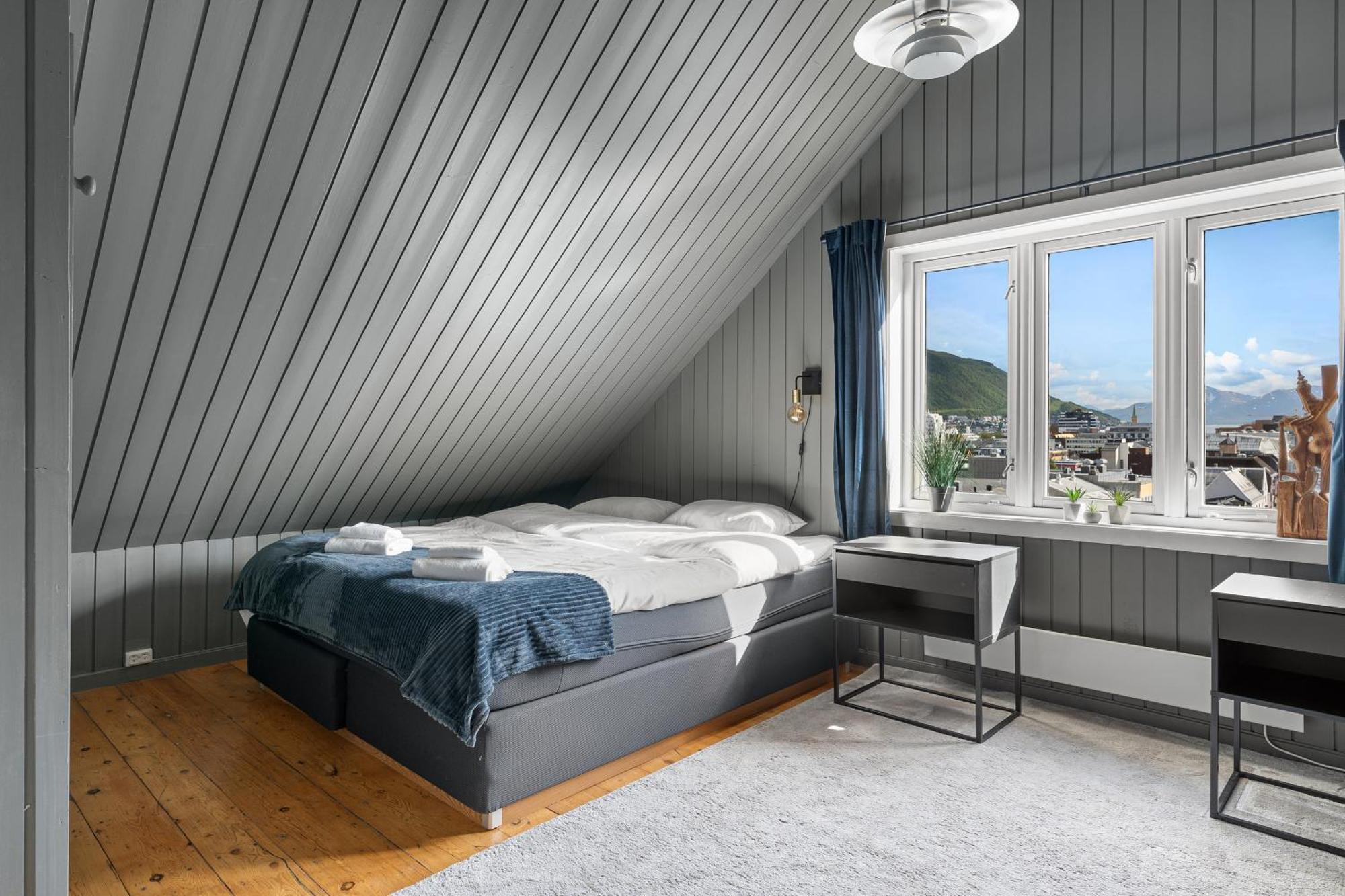 Arctic Homes - Historical Tromso House With View ภายนอก รูปภาพ